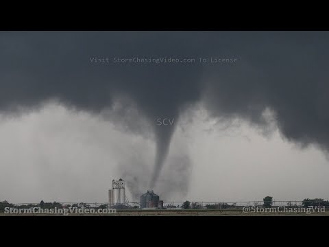 Amazing Tripoded Video of the tornado hitting Selden, KS - 5/24/2021
