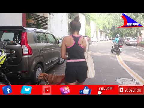 VIDYA MALVADE SPOTTED MORNING WALK WITH HER PET DOG IN BANDRA