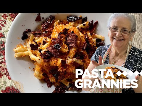 Discover Teresa's crunchy breadcrumb and pepper pasta from Basilicata! | Pasta Grannies