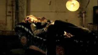 Britney Spears - Showdown (MUSIC VIDEO)