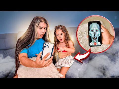UM MONSTRO ASSUSTADOR LIGOU PRA LARISSA E DEIXOU A IRMÃZINHA DELA COM MUITO MEDO!