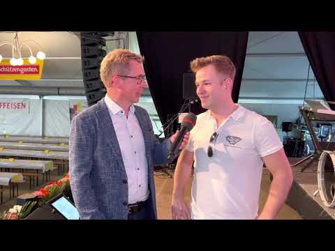 Schlager-Nachwuchstalent Swen Tangl:  "Mega cool, am Wochenende mit den Leuten zu festen."