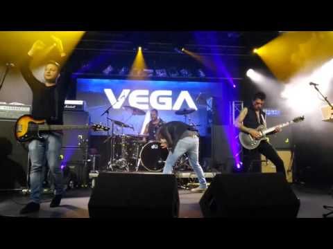 Vega – Stereo Messiah (Rockingham 2015)