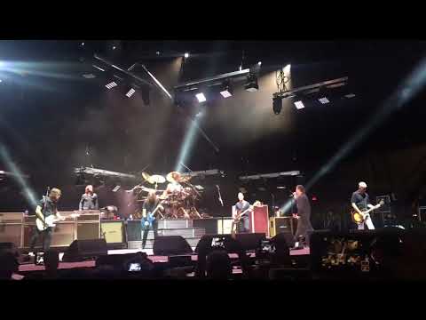 Foo Fighters Feat. Rick Astley - Never Gonna Give You Up (Live at CalJam 17