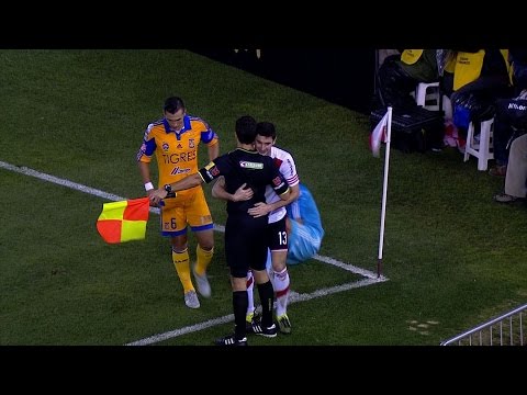 Alario Hugs Assistant Referee! Copa Libertadores 2015