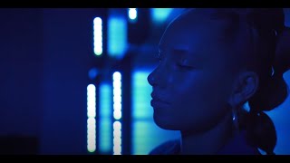 Musik-Video-Miniaturansicht zu Come For Me (Unlocked) Songtext von Alicia Keys feat. Lucky Daye & Khalid