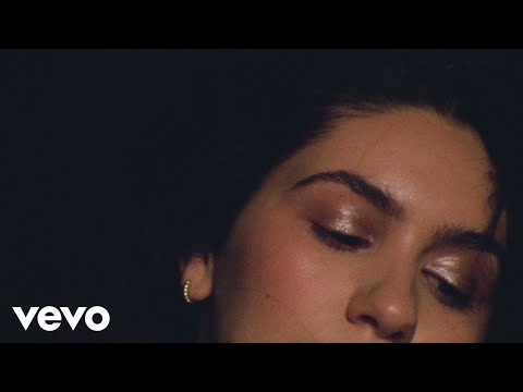 Alessia Cara - Run Run