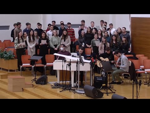 Grup de tineri - E Crăciun acuma iar