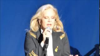 Sylvie Vartan olympia 12 Avril 2015  cheveux au vent