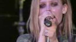 Avril Lavigne - Fall to pieces [live]