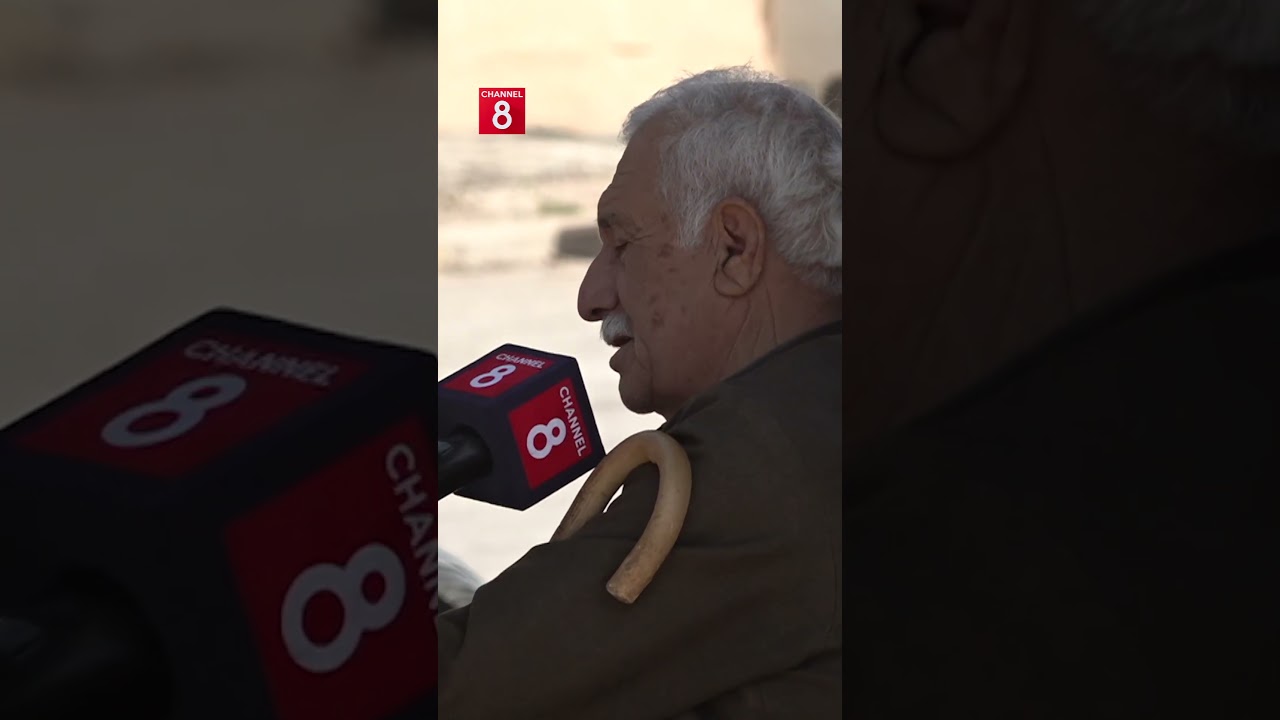 ڤیدیۆ | گۆچانەکەی بەشانییەوە ناوە و لە بەردەم ئەی تی ئێمێکدا دانیشتووە