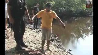 Delincuentes lanzan a niño al río con cocodrilos...