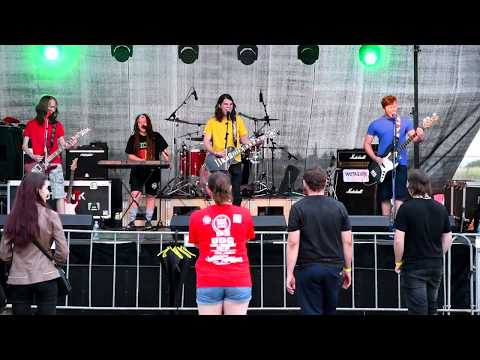 Wotazník - Skupina Wotazník - (Ode)vzdávám (live Škola-rocku Open Air Festi