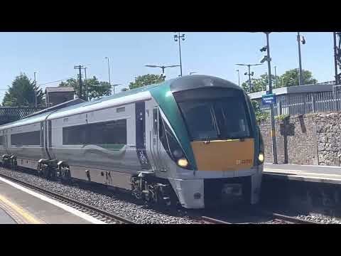 Irish Rail Class 22000, Passing, Newbridge