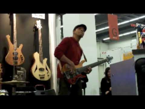 BASS PROFESSOR TV: Kai Eckhardt