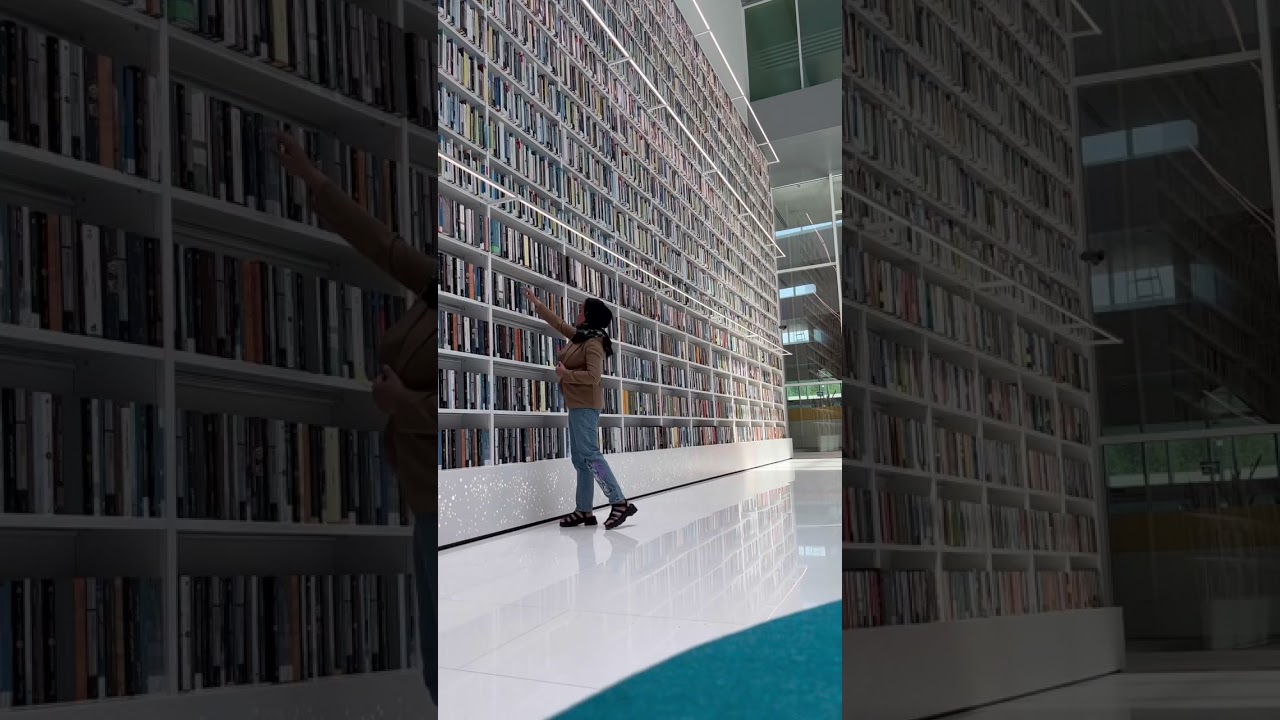 A ROBOT LIBRARIAN..!!at Mohammed bin Rashid Library..  #BiggestLibraryinUAE #robot #libraryindubai