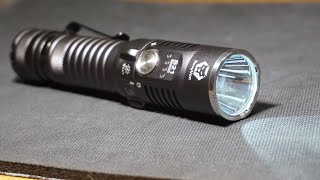 This Flashlight is Different Than Others (RovyVon S21)