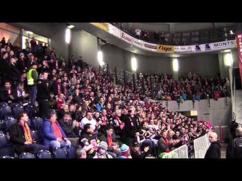 Děkovačka po třetím vyhraném derby v sezóně