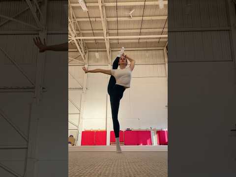 💪🏼🙏🏼 #rhytmicgymnastics #stretchingexercises #gymnast #flexible #stretching