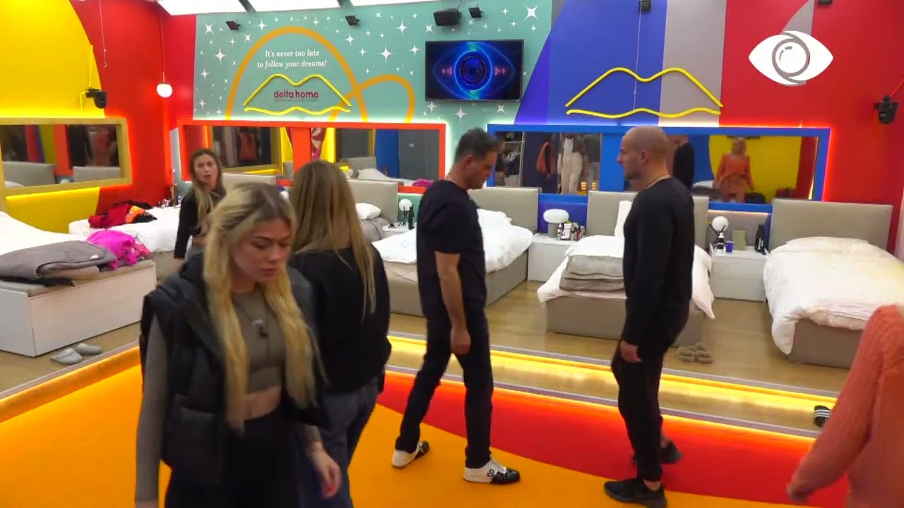 Grupi i banorëve të vjetër bëjnë prova për performancën e 8 Marsit