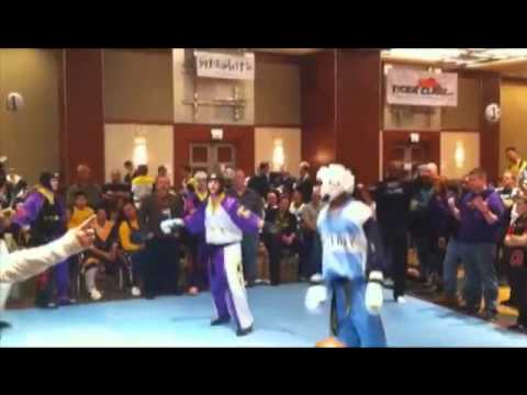 Team Victory Vs Team Straight Up