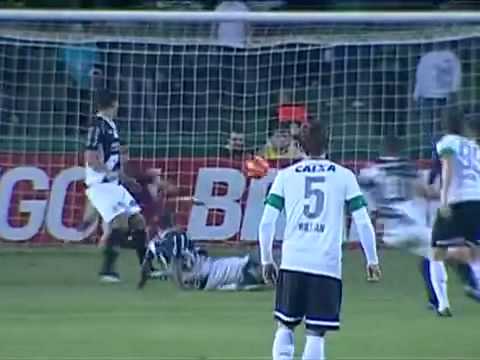 Gol de Lincoln   Coritiba 4 x 3 Ponte Preta   Brasileirão 2013