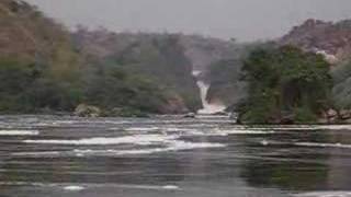 preview picture of video 'Getting close to Murchison Falls (2)'