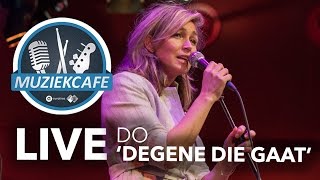 Do - 'Degene Die Gaat' live bij Muziekcafé
