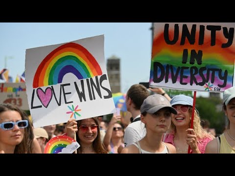 Tens of thousands of people brave the heat at Cologne Pride