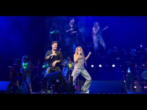Shakira sorprende a Carlos Vives con 'La Bicicleta'