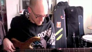 Soloing on static dominant chords - Pt1 - Bass Lesson with Scott Devine (L#17)