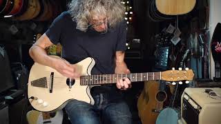 Video thumbnail for Early 60's Danelectro Convertible Demo by Capsule Music