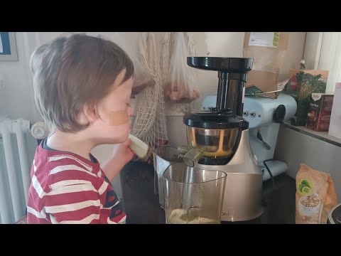 Mattia macht Selleriesaft ❤️