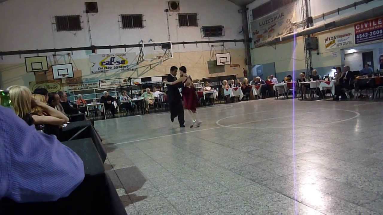 Julieta Qüesta y Rauli Choque bailan "Griseta" en Milonga Sunderland. Octubre 2013