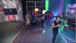 One Direction & Michael Bublé singing "White Christmas" (1D Day)