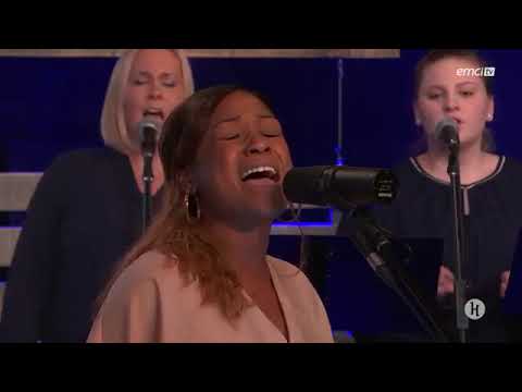 DONNE MOI CE COEUR QUI T'HONORE, JESUS - Sylvie Tagbo - Hosanna clips - EMCI TV