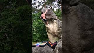 Video thumbnail of Le Pince-Genoux (direct), 7c. Fontainebleau