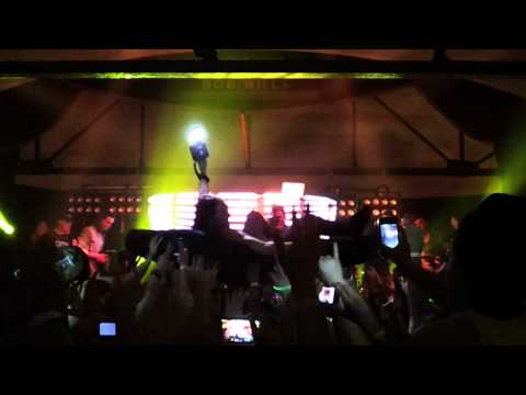 Steve Aoki ft Rivers Cuomo - Earthquakey People (The Sequel) LIVE in Tulsa, OK 1-30-12