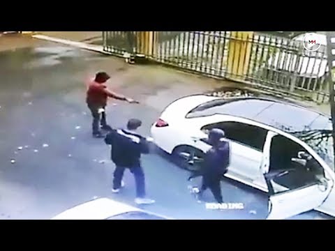 Armed men rob Cape Town man in under 50 seconds