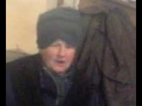 мальчик издевается над бабушкой