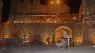 preview picture of video 'Il castello aragonese di Le Castella di notte!'