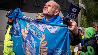 Beobachten: Emotionale Heimkehr für von Russland befreite Kriegsgefangene