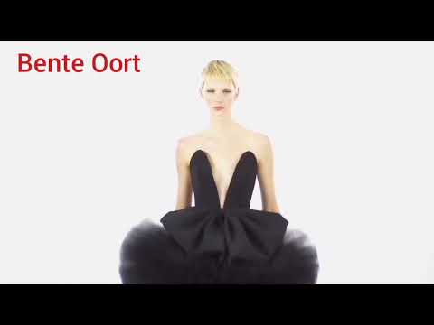 Bente Oort for Carolina Herrera FW 2022 2023 New York Fashion Week february 14 2022