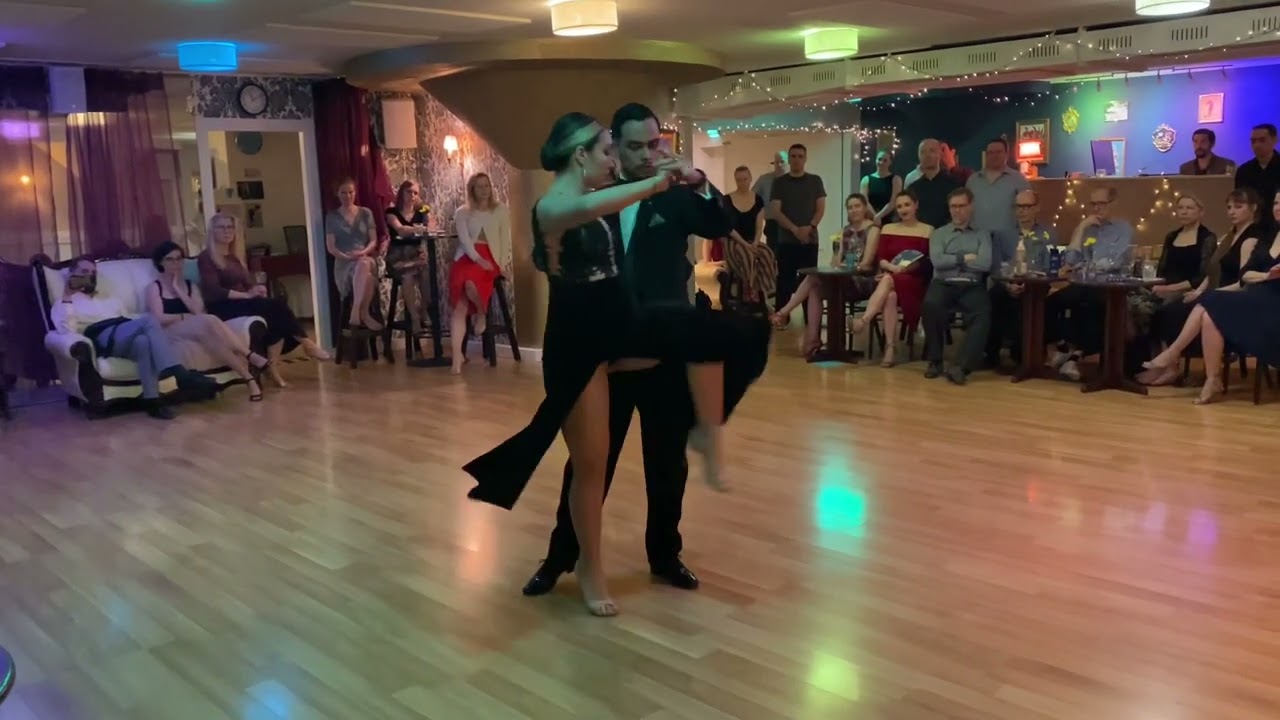 Video thumbnail for Juan Vargas y Ornella Simonetto 03 - Arrabal, Osvaldo Pugliese