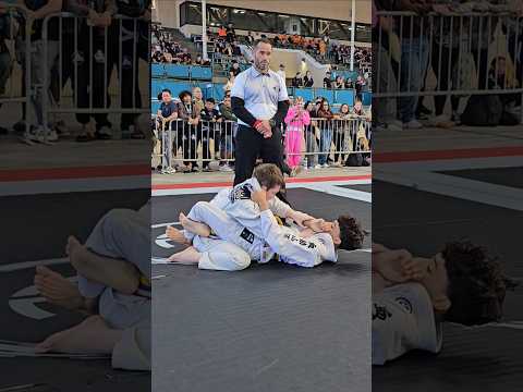 Should you Body Triangle from guard? @jjwl #jiujitsu #bjj #jjwl #martialarts #shorts