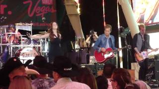 Gloriana - Lead Me On (Live Fremont Street)