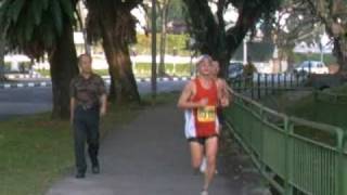 preview picture of video 'Mizuno Wave Run 2009 - Ang Mo Kio Avenue 5 by market2garden'