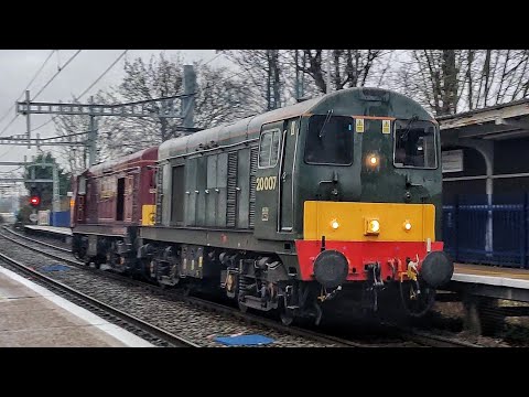 class 20 | 20007 and 20142 power through Reading West 23/12/2021 ** TRASH, HORNS AND CLAG**