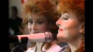 The Judds - Rockin&#39; With The Rhythm   Mama He&#39;s Crazy