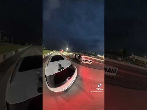 Thumbnail for Drag Race Porsche Macan Turbo S VS Audi SQ5 B9.5 Stage 2 by Porsche Macan